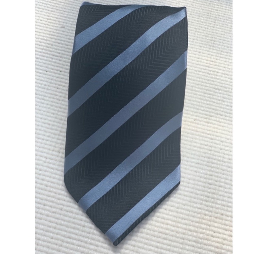 SOLD ‼️GIORGIO ARMANI 💙Classic Striped Tie in - Picture 3 of 6